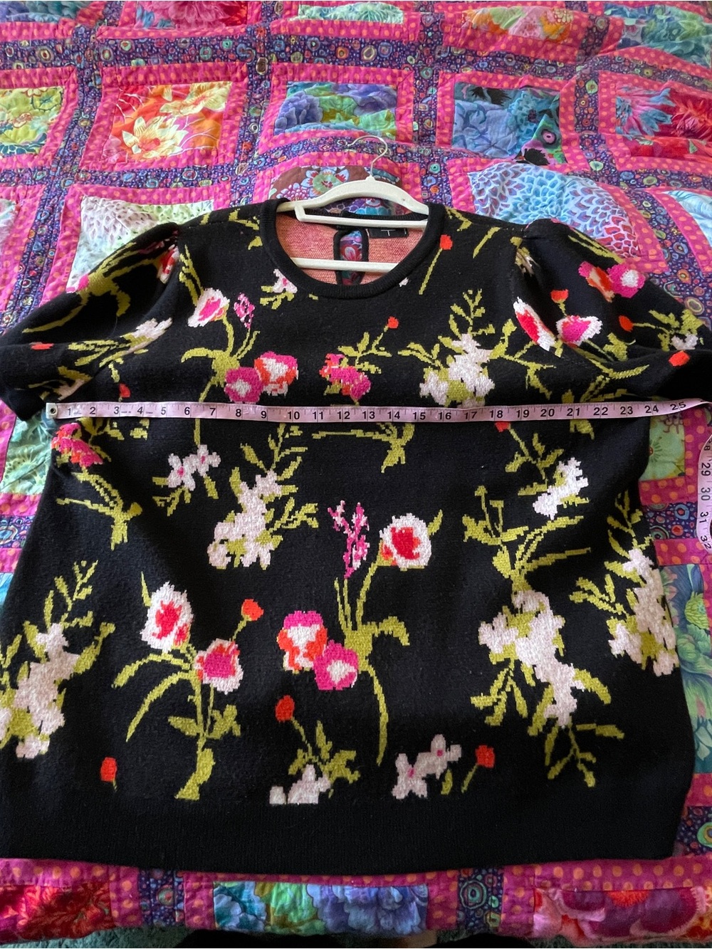 Tahari Black Floral Pattern Knit Sweater Short Sleeve 1x - Picture 3 of 5